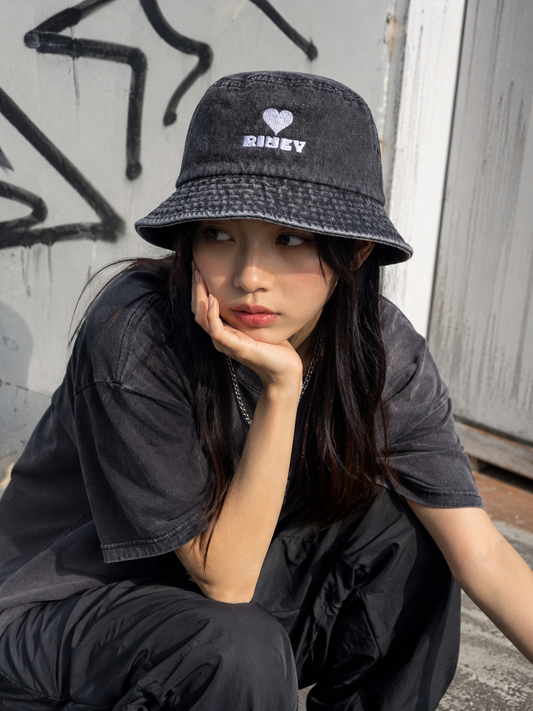 Heart bucket Hat Black